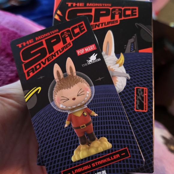 POP MART Labubu The Monsters Labubu Starkiller - Picture 2 of 2